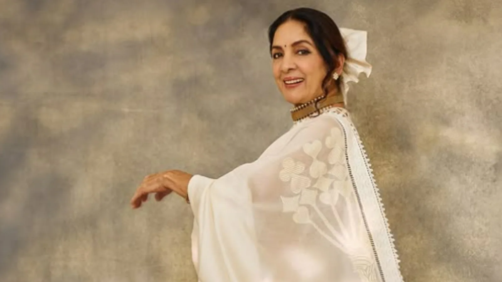 Forget Track Pants, Neena Gupta’s Travel Outfit Hack Is So Much Smarter