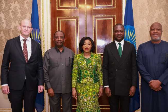 Otumfuo’s commemorative gold coin presented to Commonwealth in London