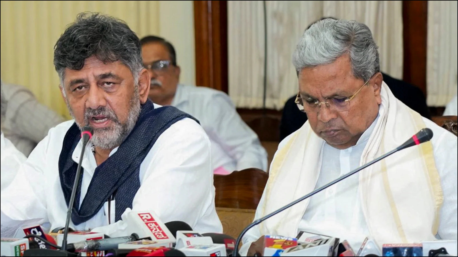 'Congress Needs Siddaramaiah': DK Shivakumar Backs Karnataka CM Amid Leadership Change Debate