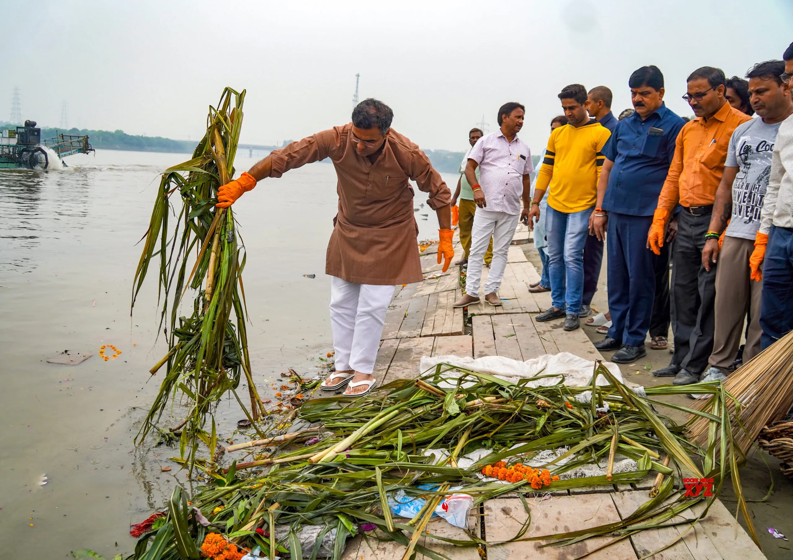 New Delhi: BJP Leaders Join Clean Yamuna Drive #Gallery