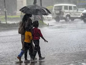 Cyclone Montha set to make landfall today, schools closed in Chennai as heavy rain continues