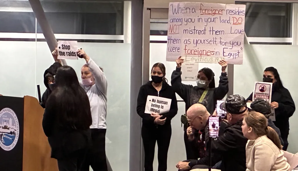 Waukegan bars federal agents from city properties