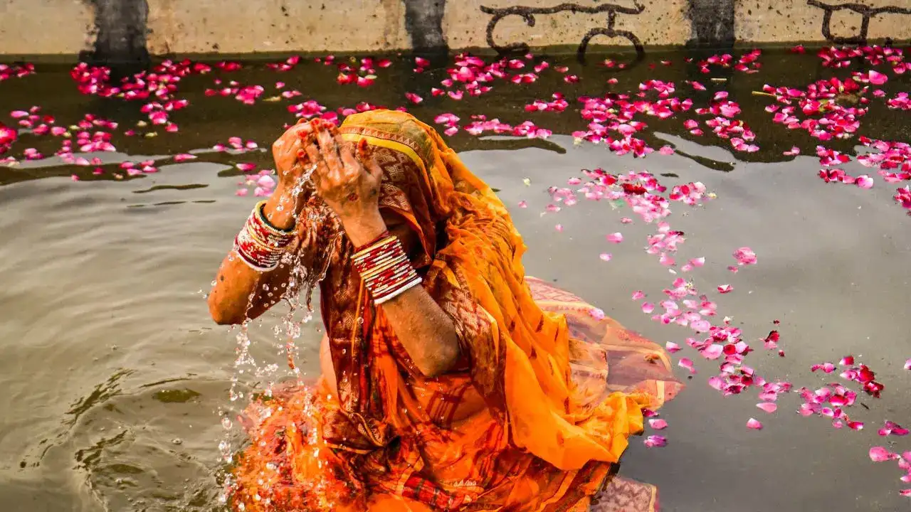 Chhath Puja 2025 Sunset Time Today: Sandhya Arghya Timings In Delhi, Mumbai, Patna, Bengaluru, Noida And Other Cities