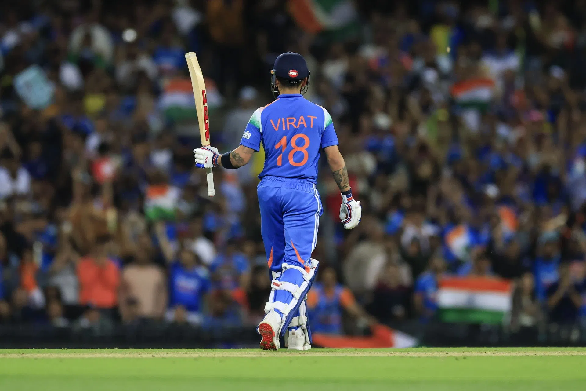 Virat Kohli gets massive reception after reaching 75th fifty in AUS vs IND 2025 3rd ODI [Watch]