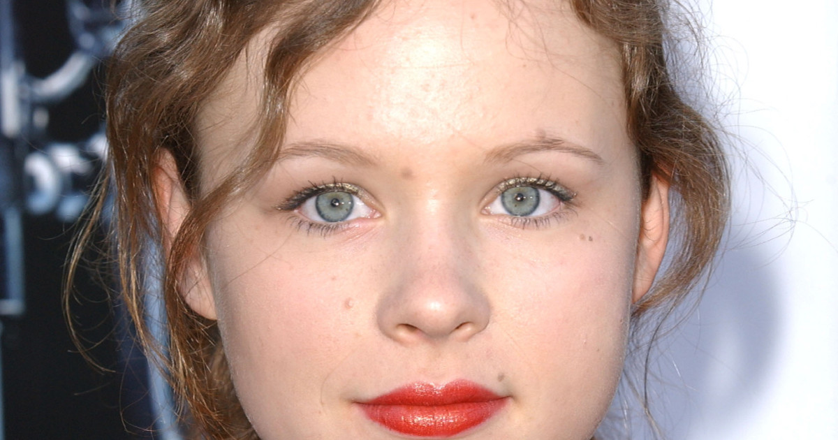 'Hocus Pocus' Child Star Makes Rare Red Carpet Appearance with Husband