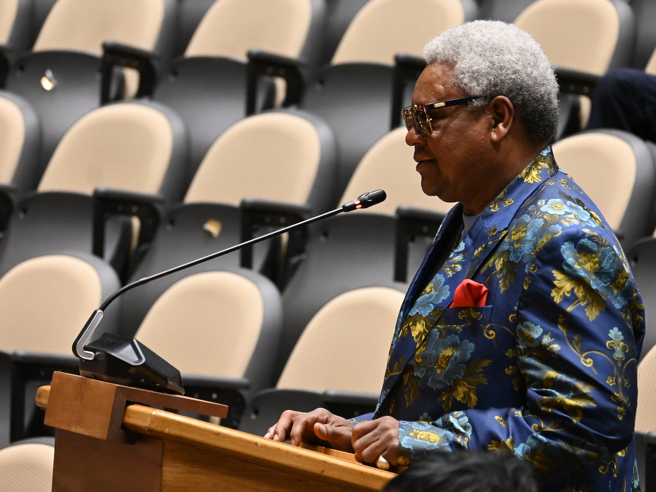 How a Mobile bar with ‘the best chicken wings on the planet’ just lost its license