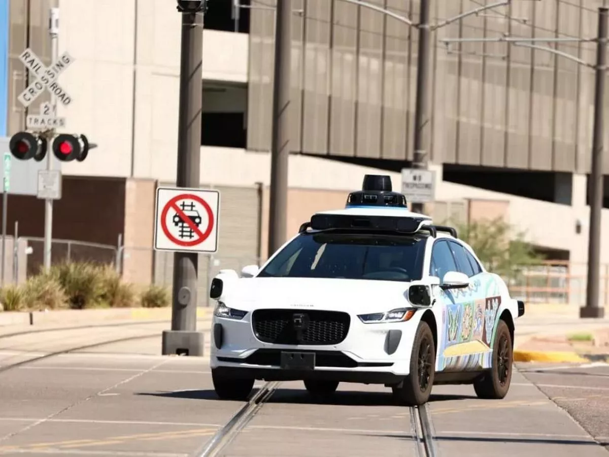Driverless cars 'trained' on M6 in West Midlands as MP presses for region to 'lead revolution'