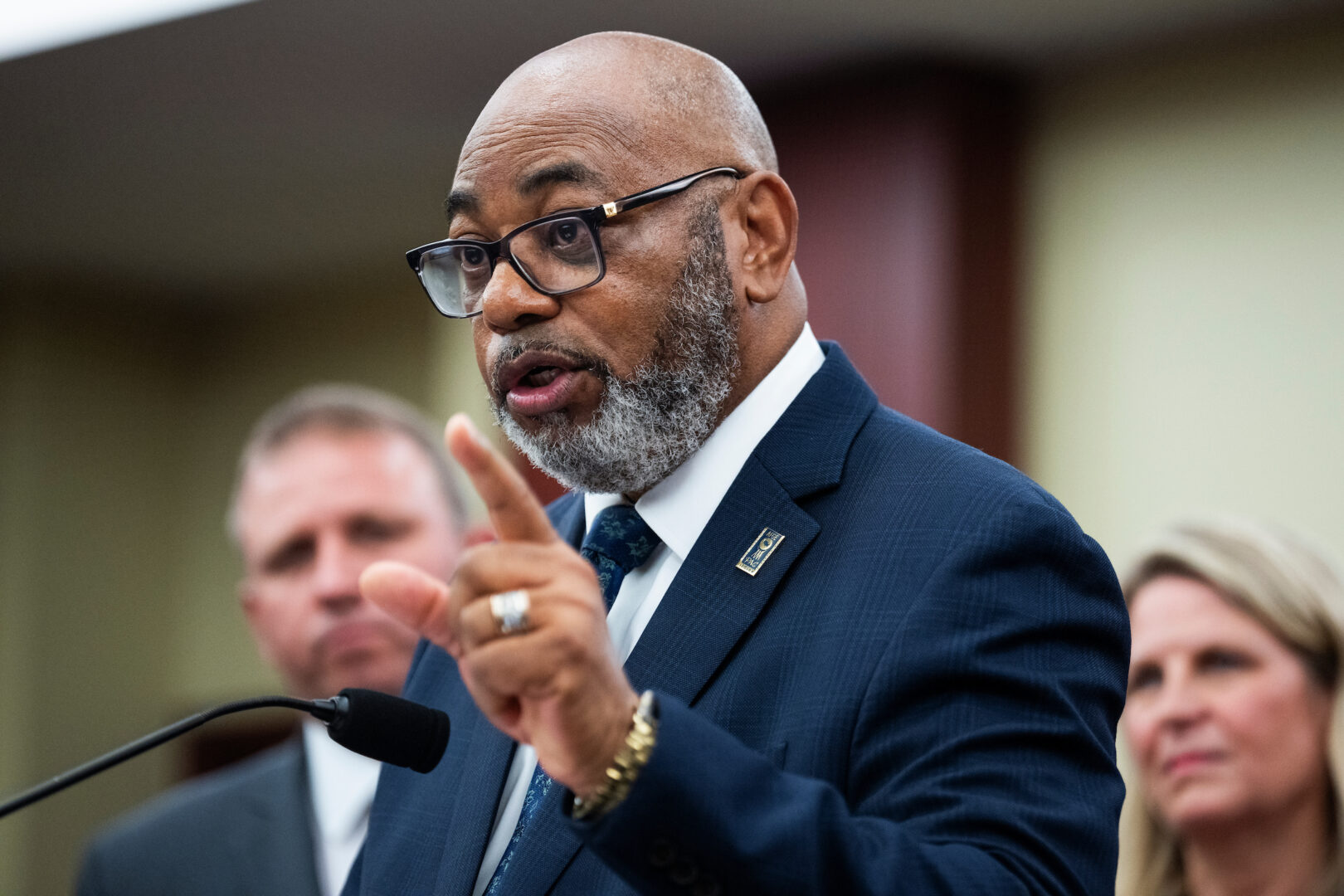 Union call to reopen government exposes pain point for Democrats