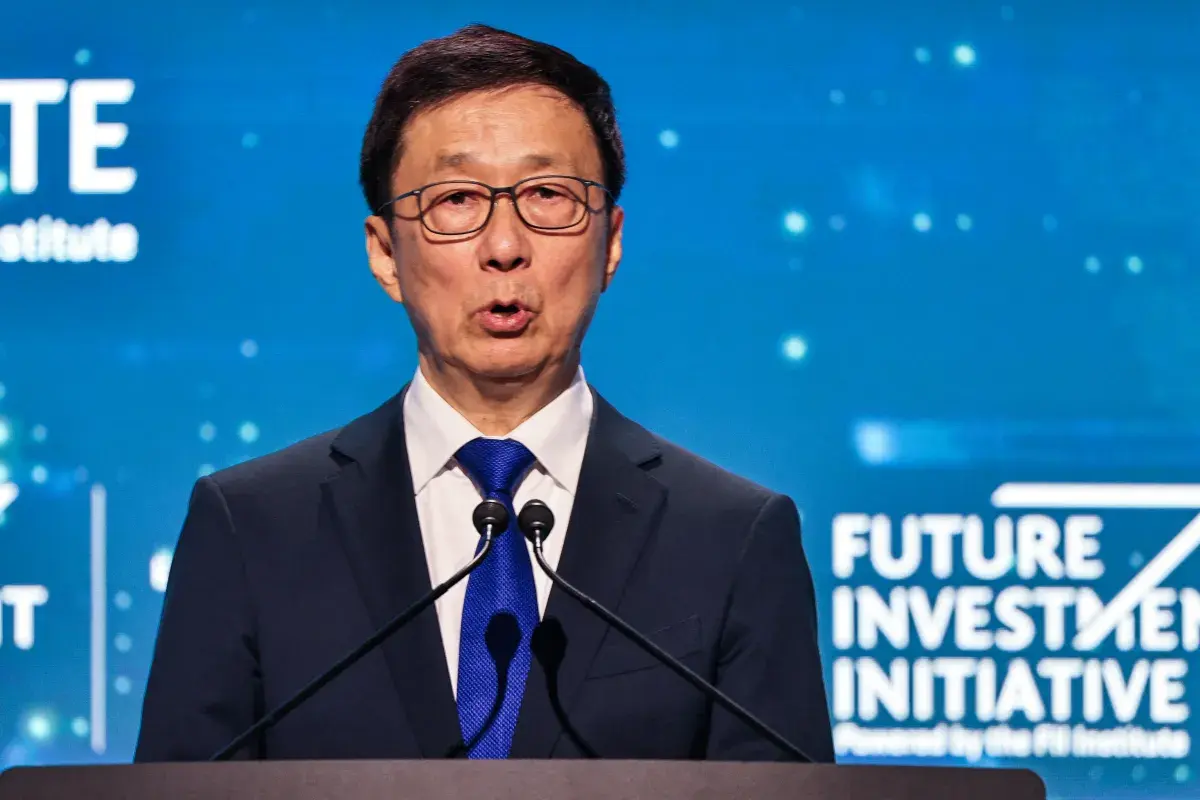 Trump Ally Grows Closer to China