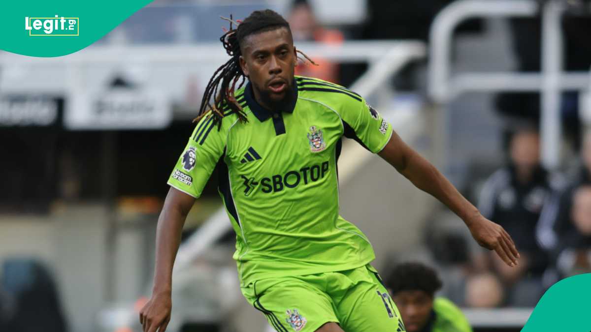 Alex Iwobi pays tribute to Jay Jay Okocha after English Premier League milestone