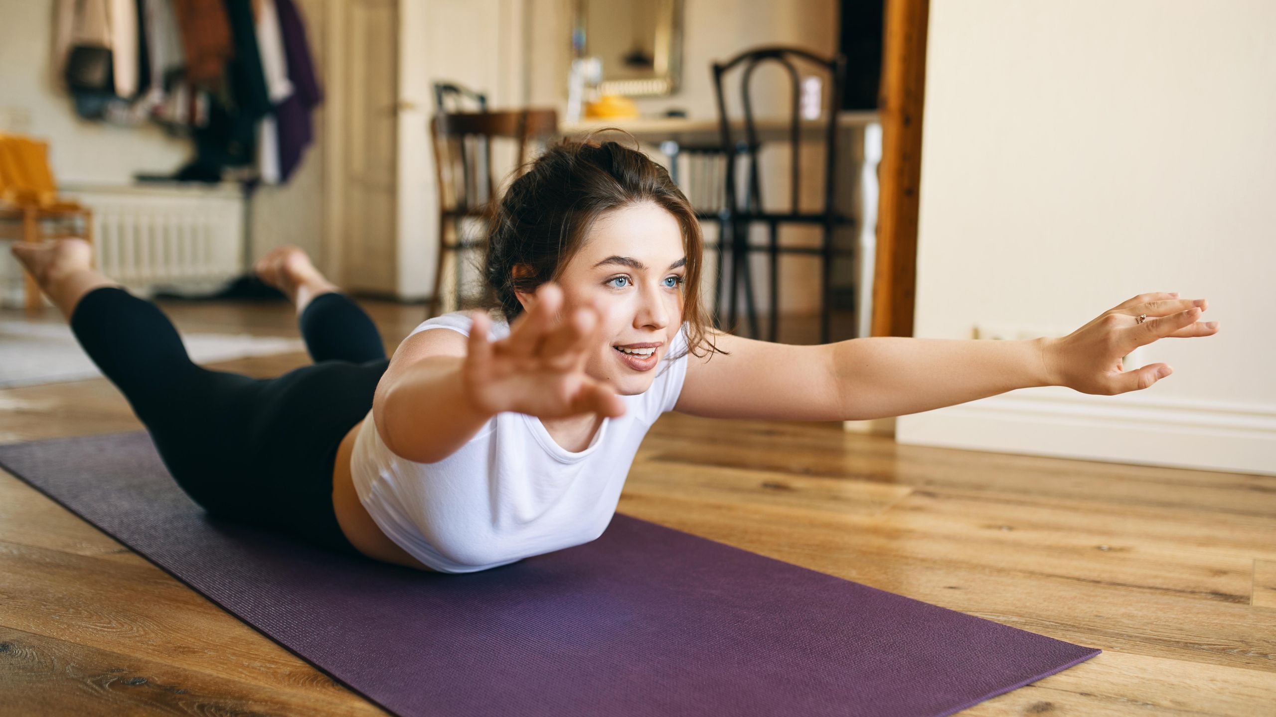 I tried doing the ’Prone W’ exercise every day for 2 weeks, and my mid-back pain practically disappeared