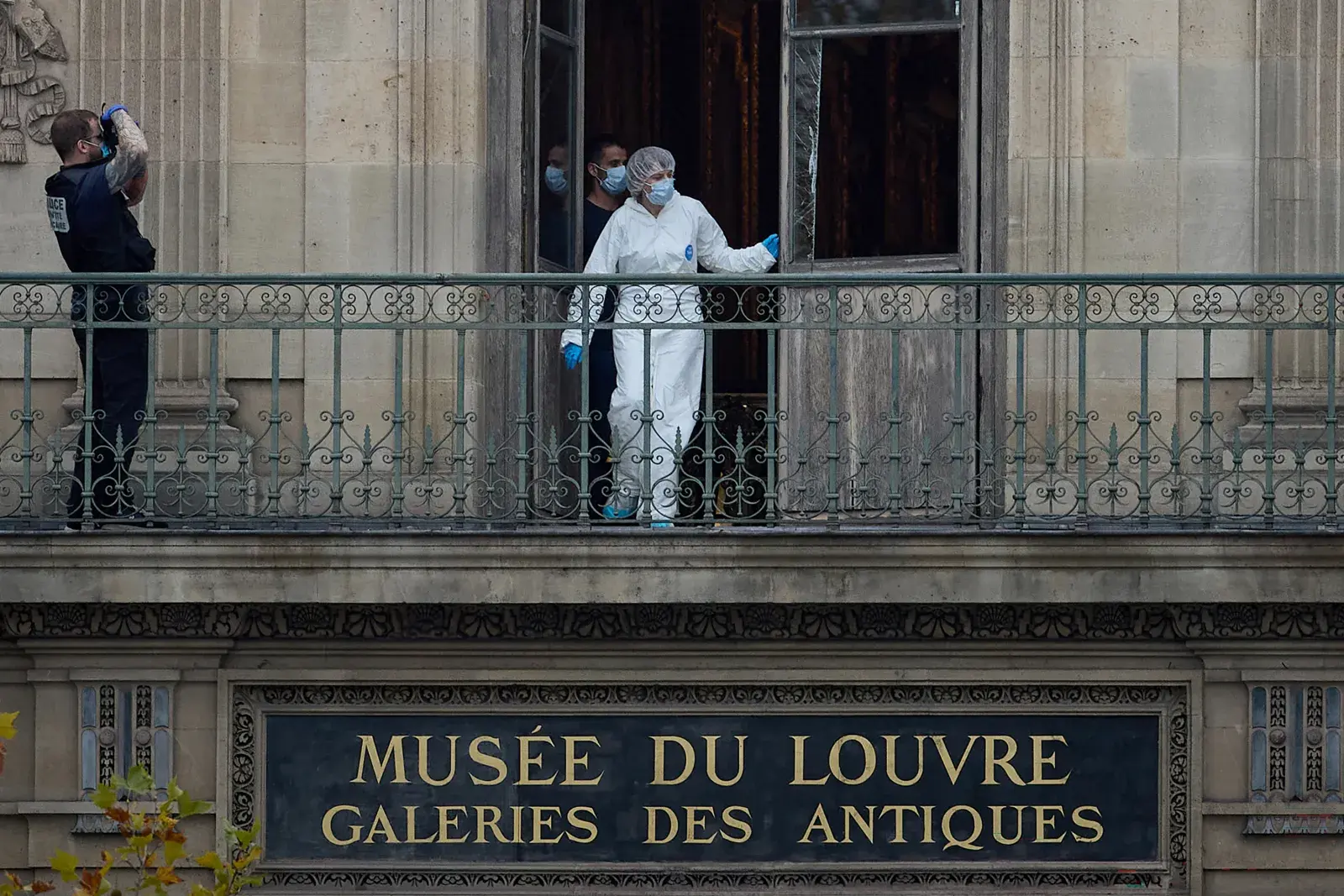 Louvre Heist Latest: Seven Suspects Arrested, None of $102m Jewels Found