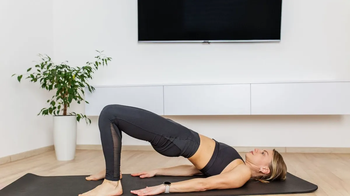 7 yoga poses to strengthen and tone your glutes naturally