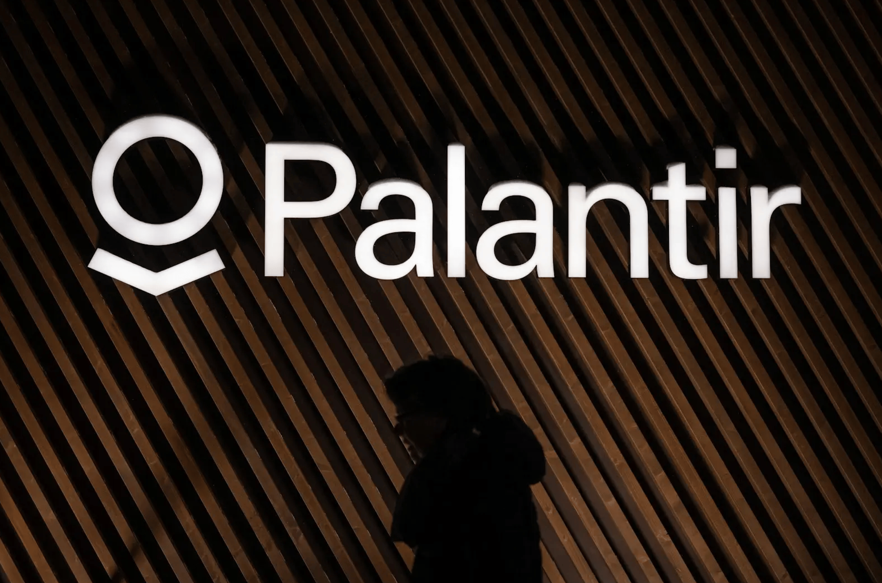 1 Incredible Reason to Buy Palantir (PLTR) Stock in November