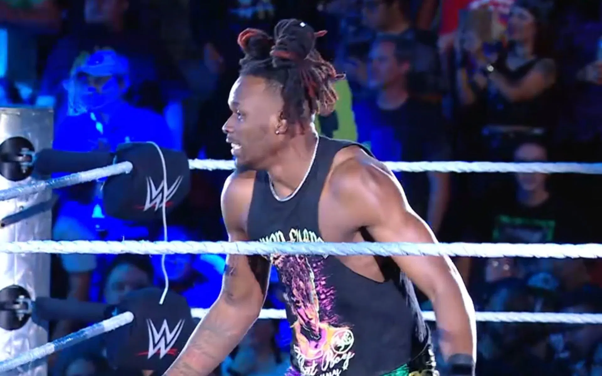 WWE personality nearly freaks out on air after scary moment with Je'Von Evans at Halloween Havoc 2025