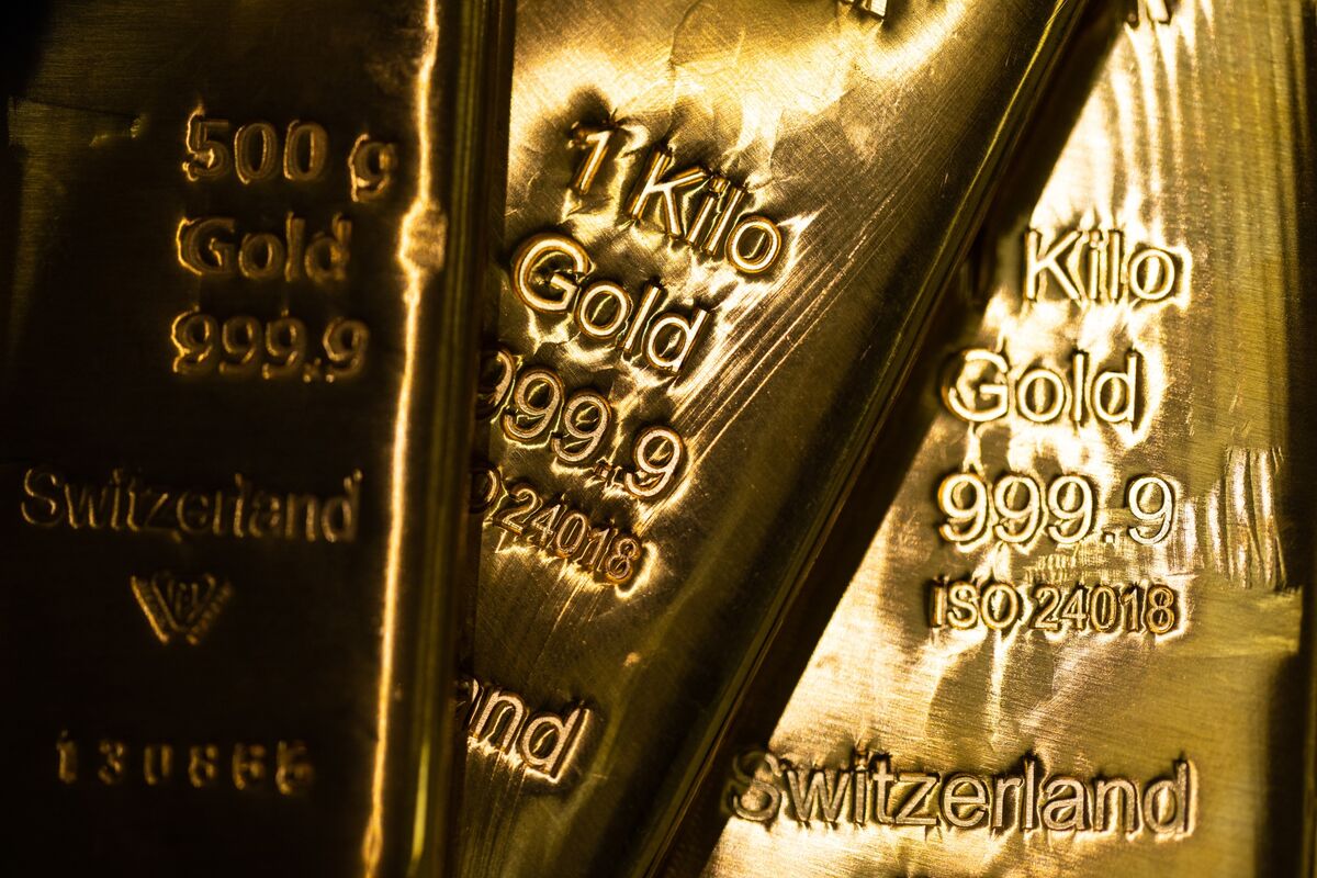 Gold Slump Holds as Fed Chair Douses Hopes for December Rate Cut