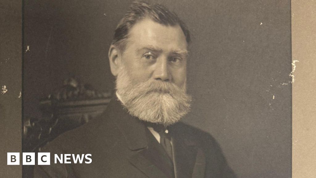 Unseen Titanic archive expected to sell for £100k