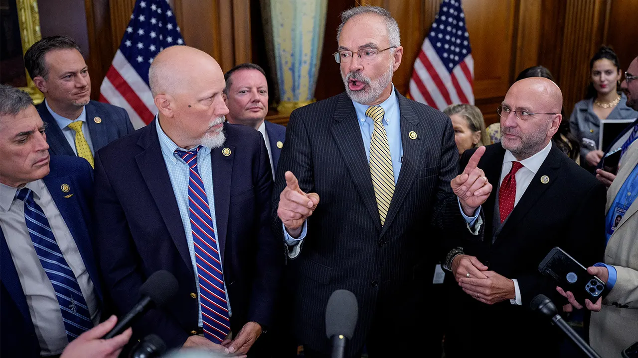 Freedom Caucus, Ben Carson lead prayer for end to political violence, shutdown