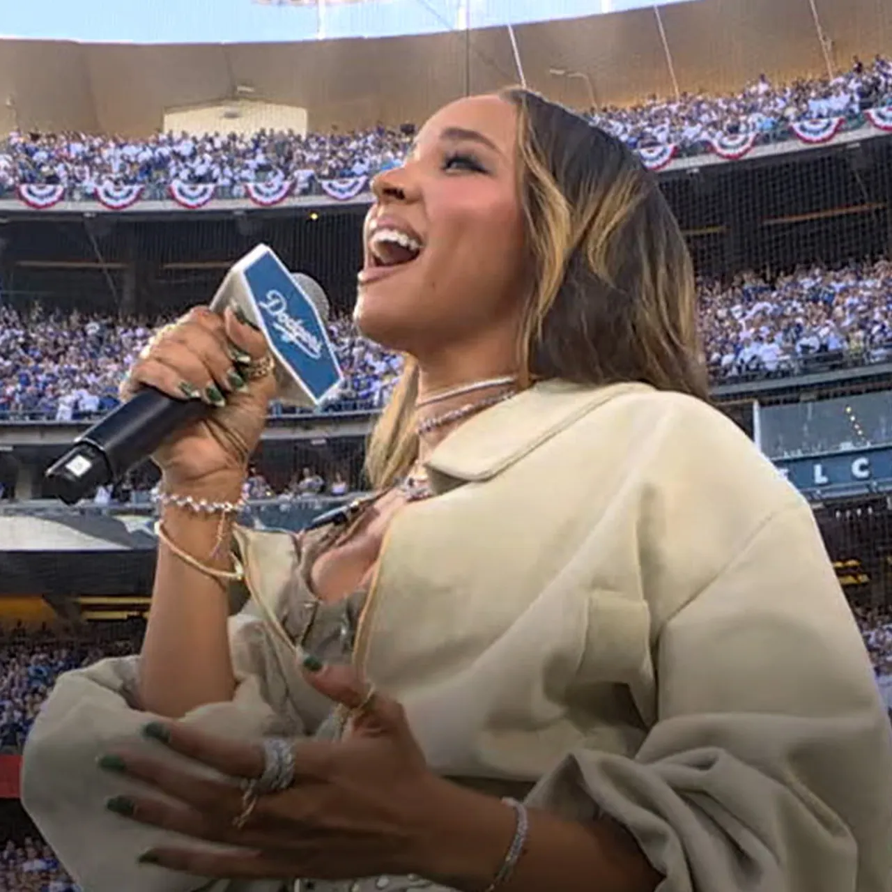 Tinashe & Deborah Cox perform National Anthems  ahead of World Series Game 4