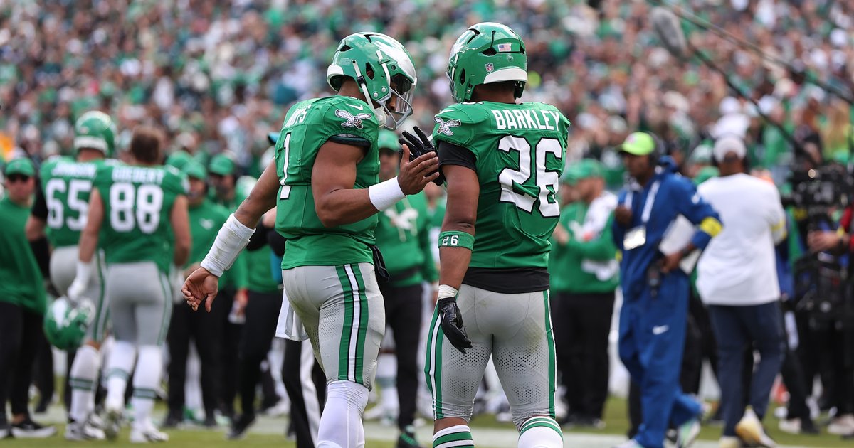 Eagles odds and ends: Under center formation returned to the offense – is it here to stay?