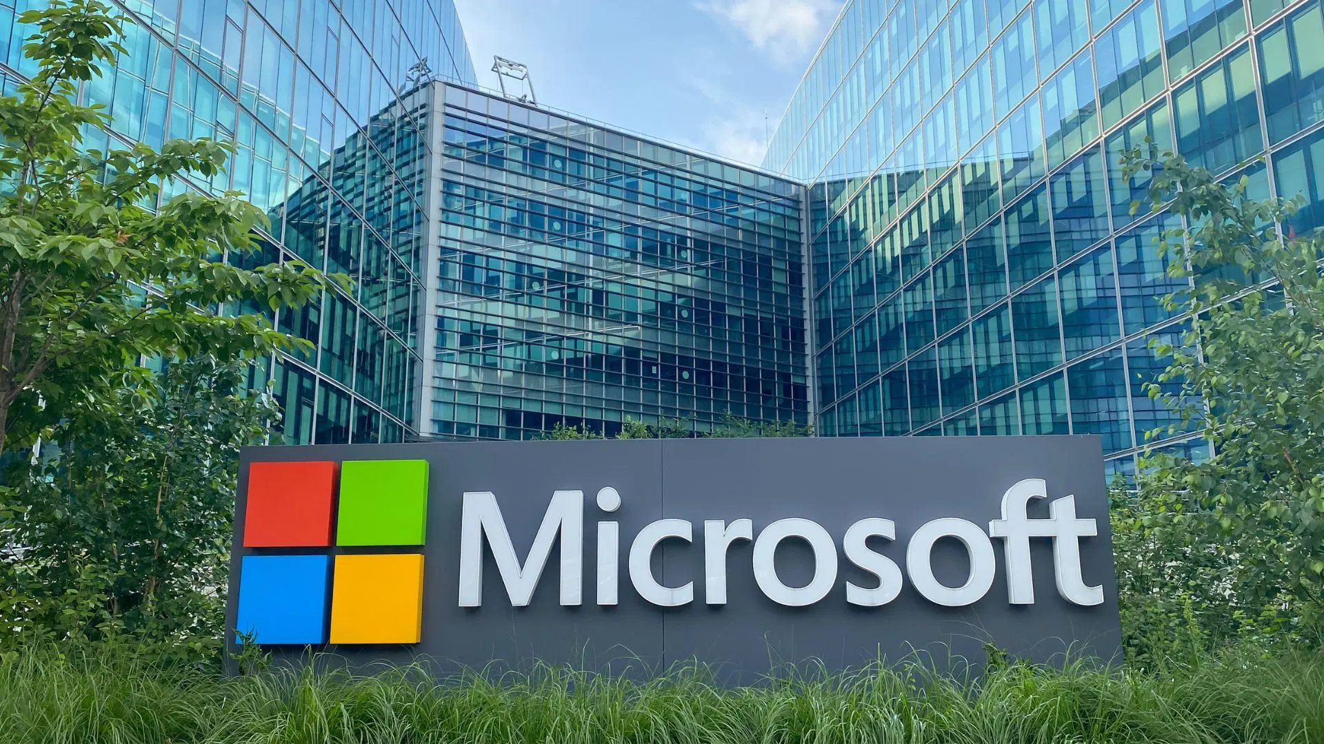 Microsoft’s Azure outage disrupts Office 365 and Xbox Live globally