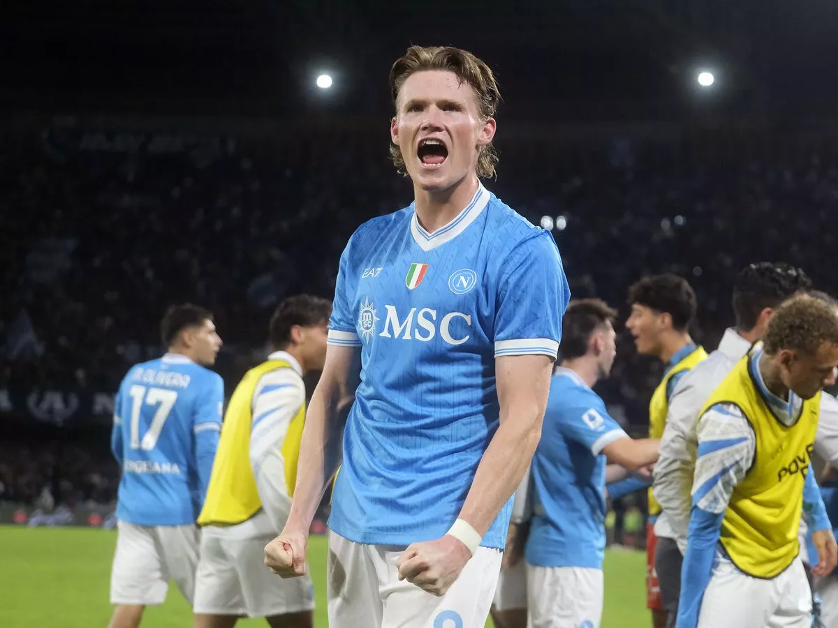 Scott McTominay rubs salt into Man Utd wounds again after 'crazy' Bruno Fernandes message