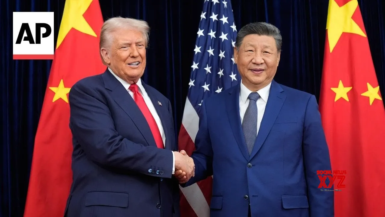 Trump and Xi Jinping shake hands at meeting in South Korea (Video)