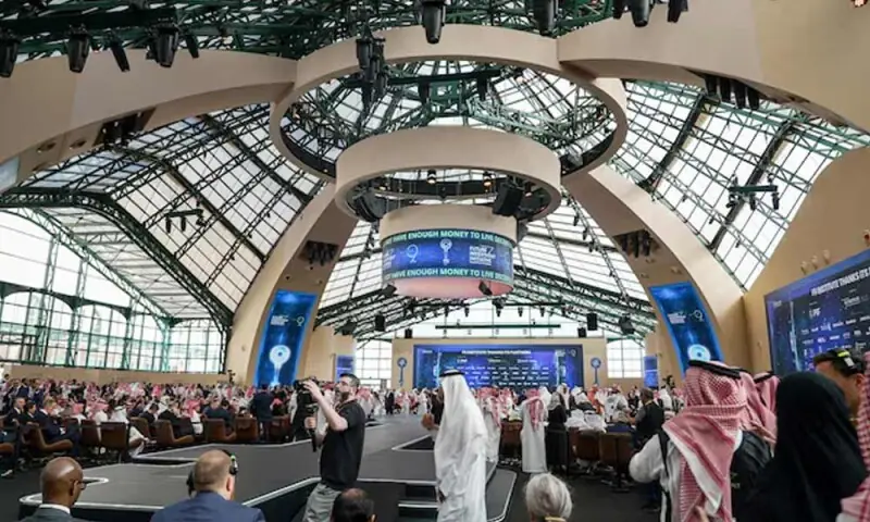 Saudi Arabia plans to refocus $925 billion fund after gigaproject delays, source says