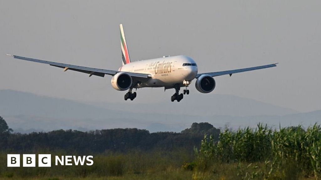 Boeing hit by $5bn in penalties as new jet delayed