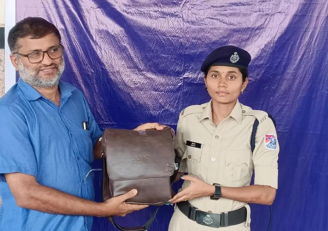 RPF in Mangaluru returns left-behind luggage worth ₹5.92 lakh to owner