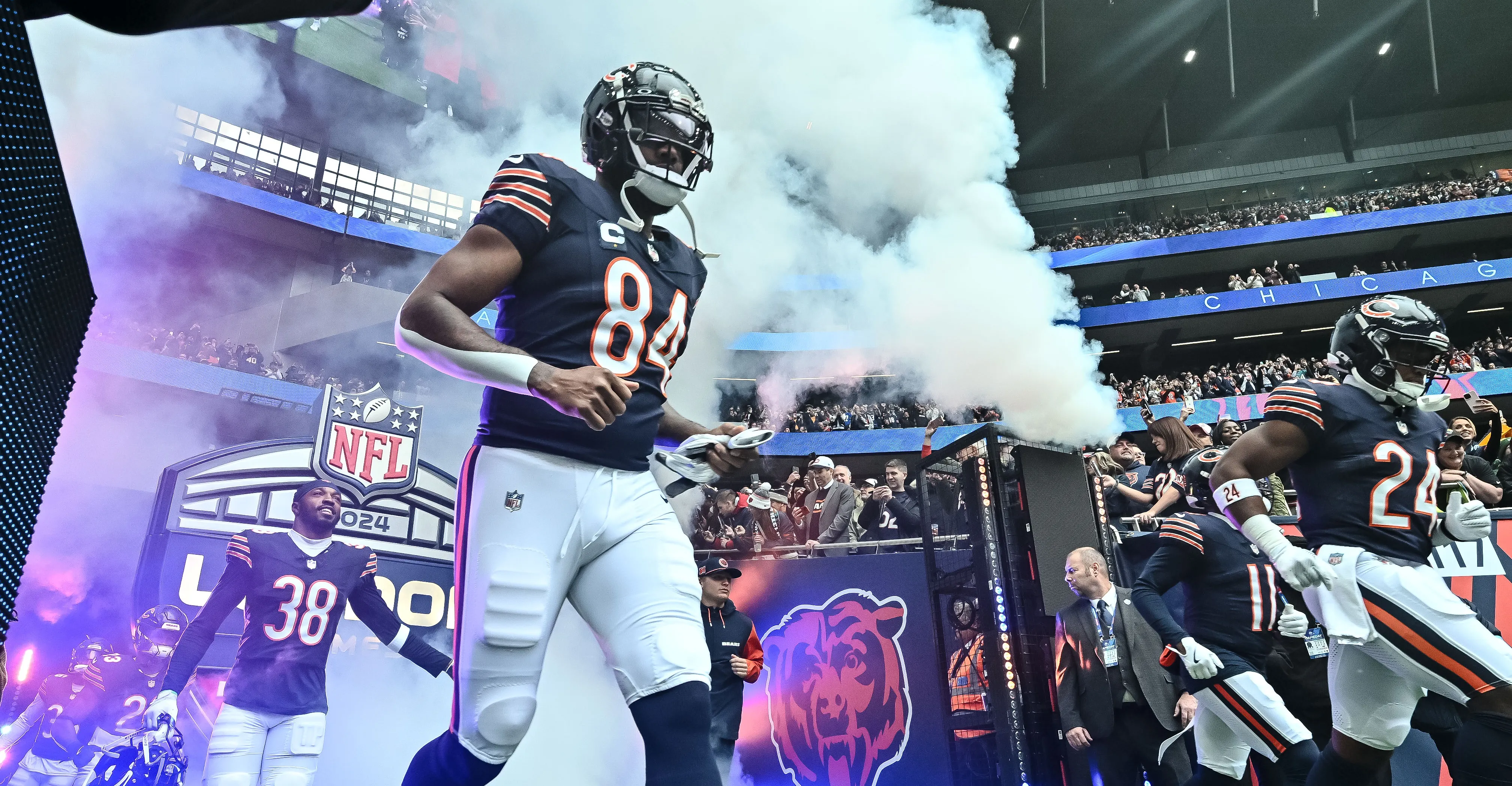 Broncos add Marcedes Lewis, who could join a rare NFL club this season