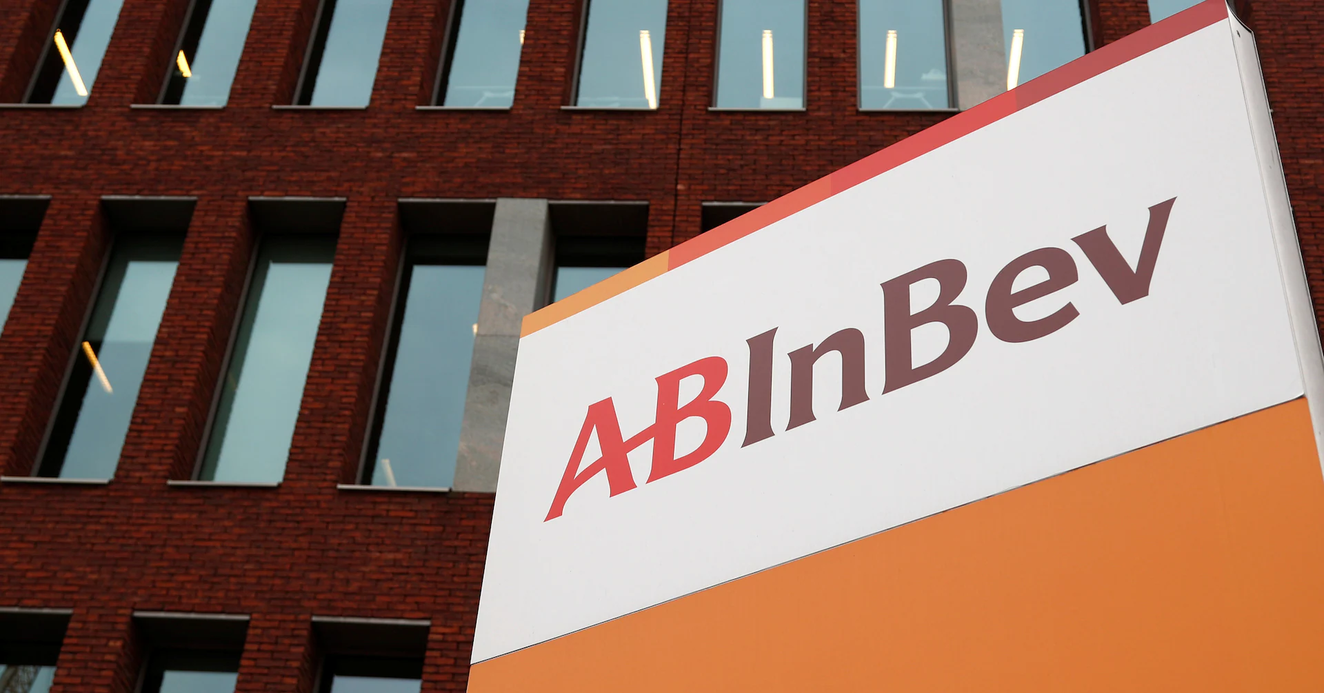 AB InBev sets share buyback, dividend as Q3 profit beat forecasts