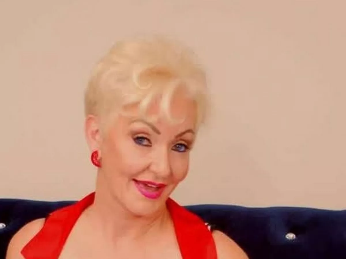 Dad films his wife and daughter for OnlyFans as he says 'I'm a natural voyeur'