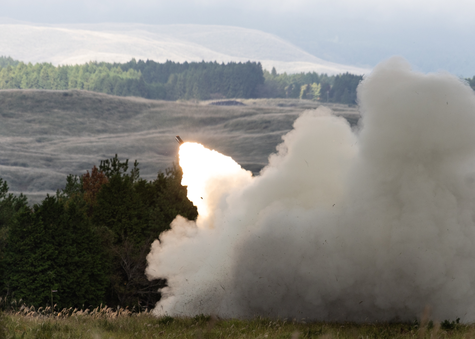 Photos Show US Firing HIMARS Rockets in Drills Near Japan's Mount Fuji