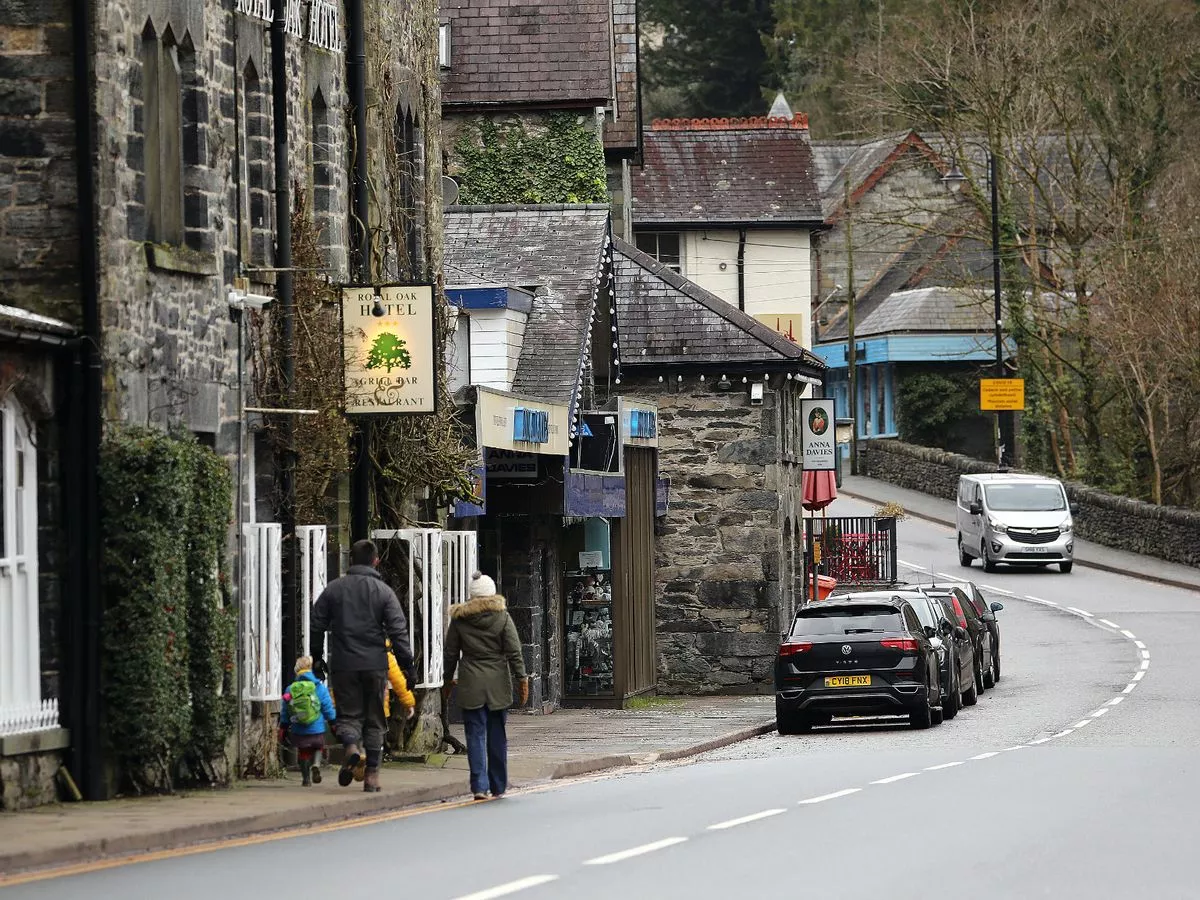 Tourism hotspot that's one of UK's best villages could lose its school