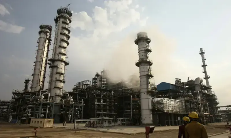 Indian state-backed refinery halts Russian oil