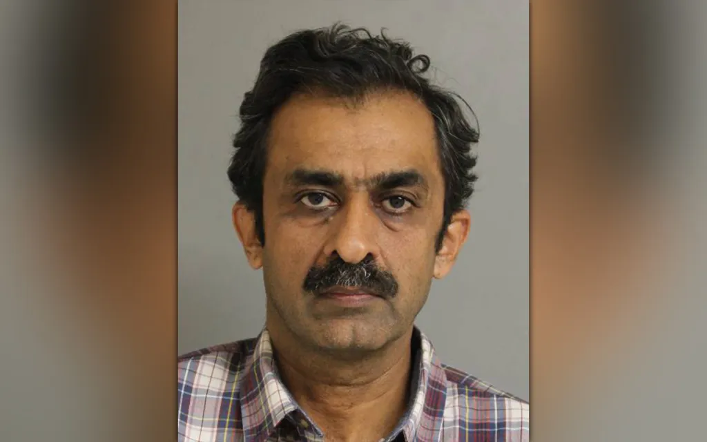 L.I. education aide charged with photographing teen in fitting room