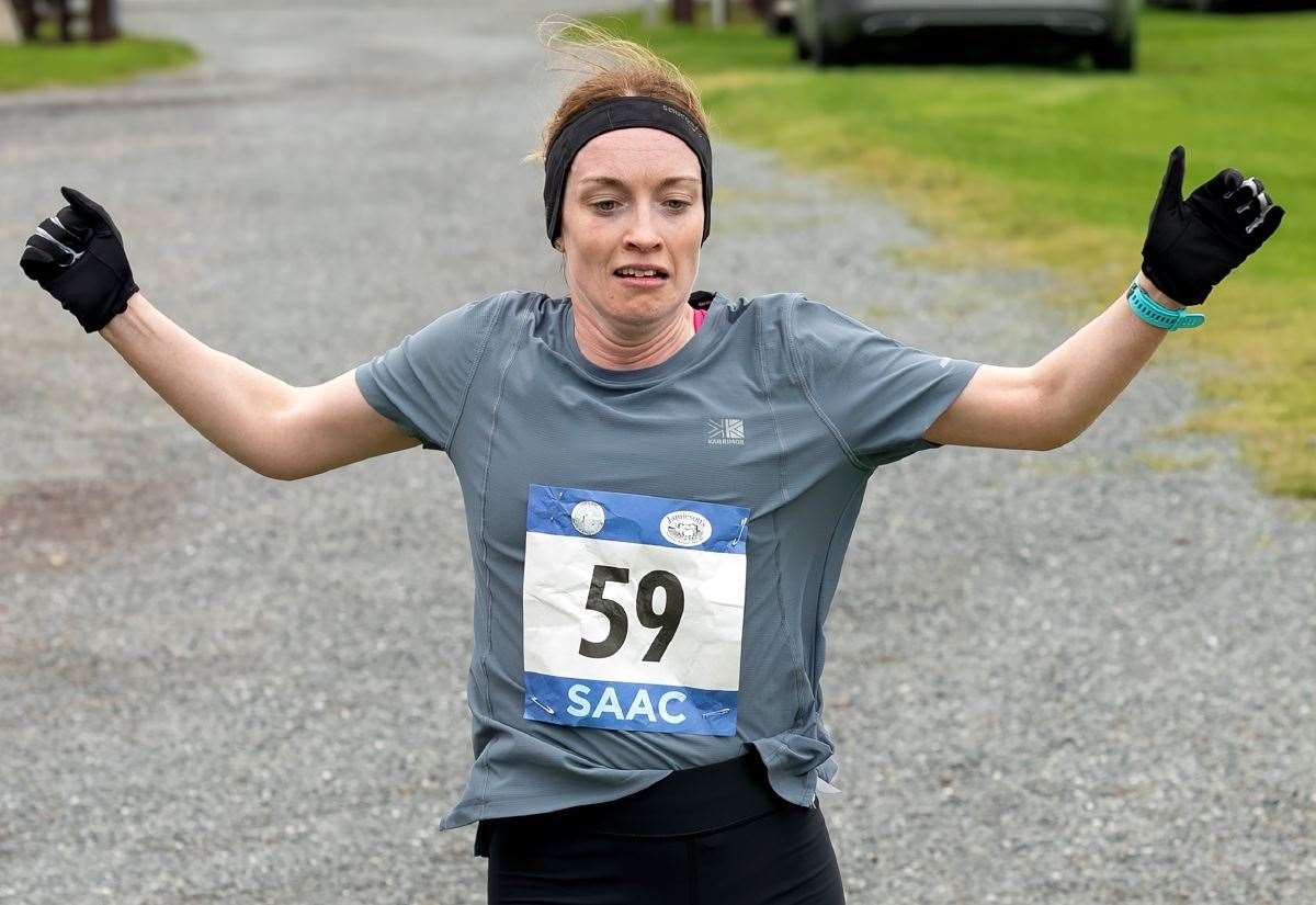 Runners storm around Spiggie in 10k race