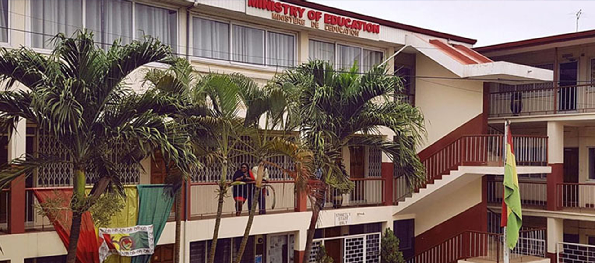 English Language is not cancelled in schools – Education Ministry clarifies