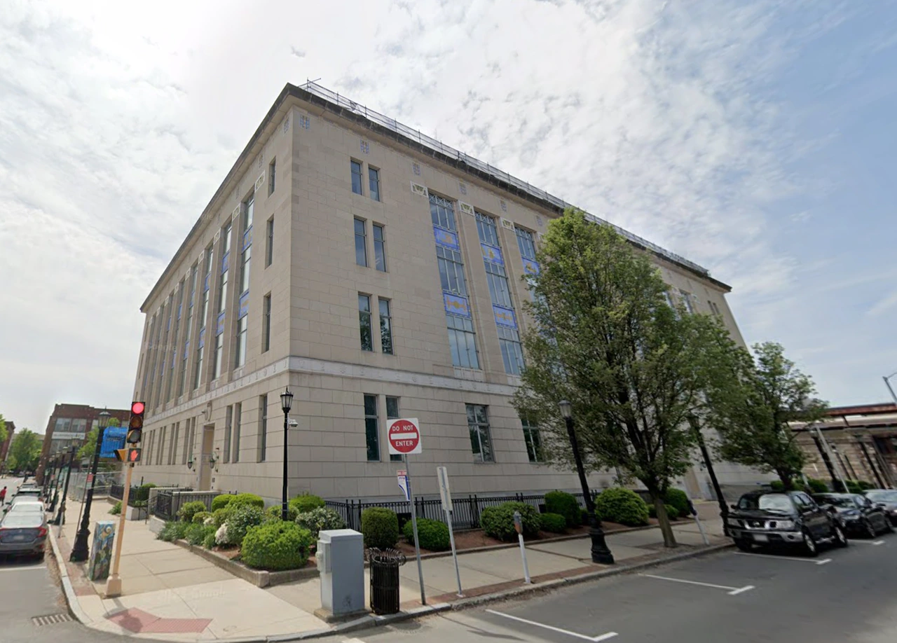 How much cocaine was delivered to the ‘little State House’ office in Springfield?