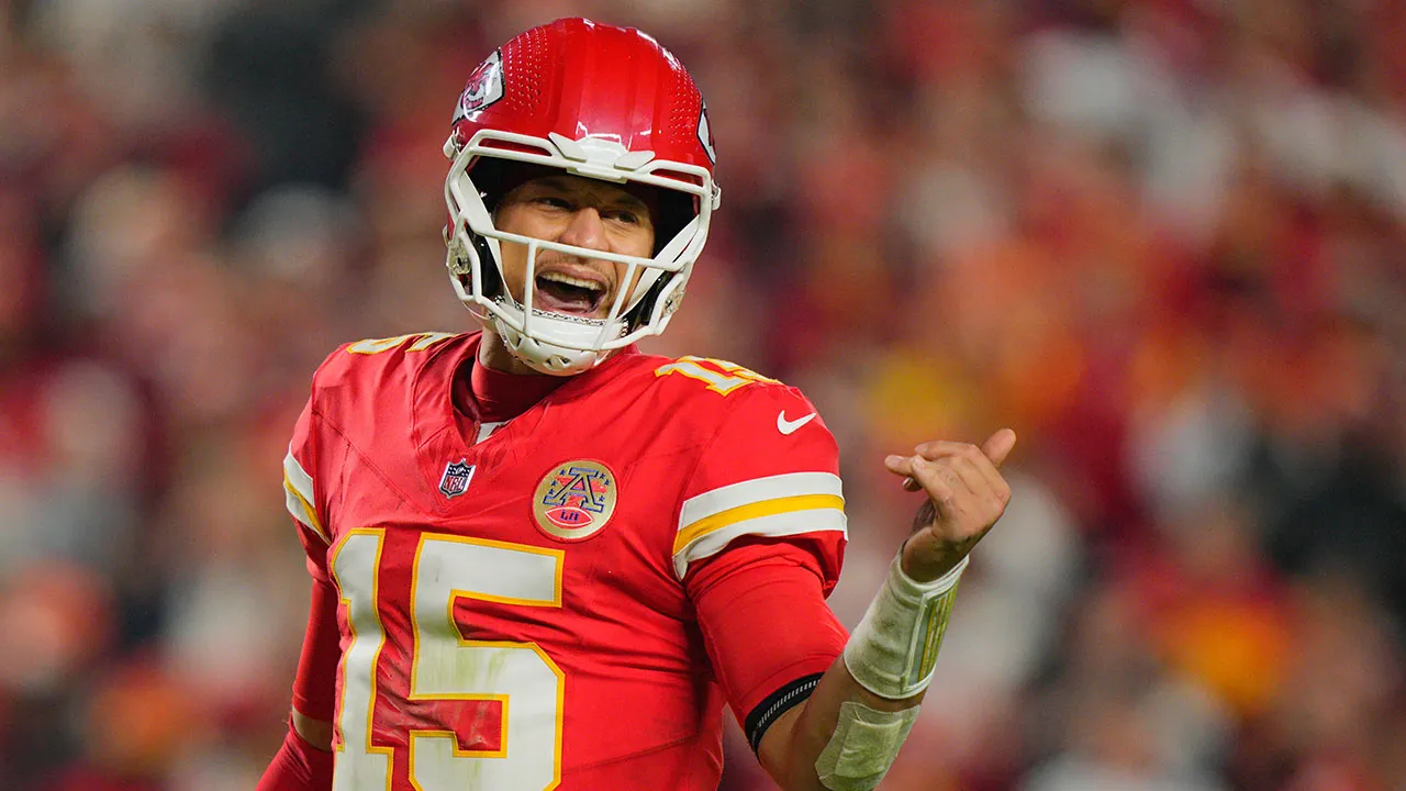 NFL legend Troy Aikman takes subtle shot at refs after Patrick Mahomes draws penalty