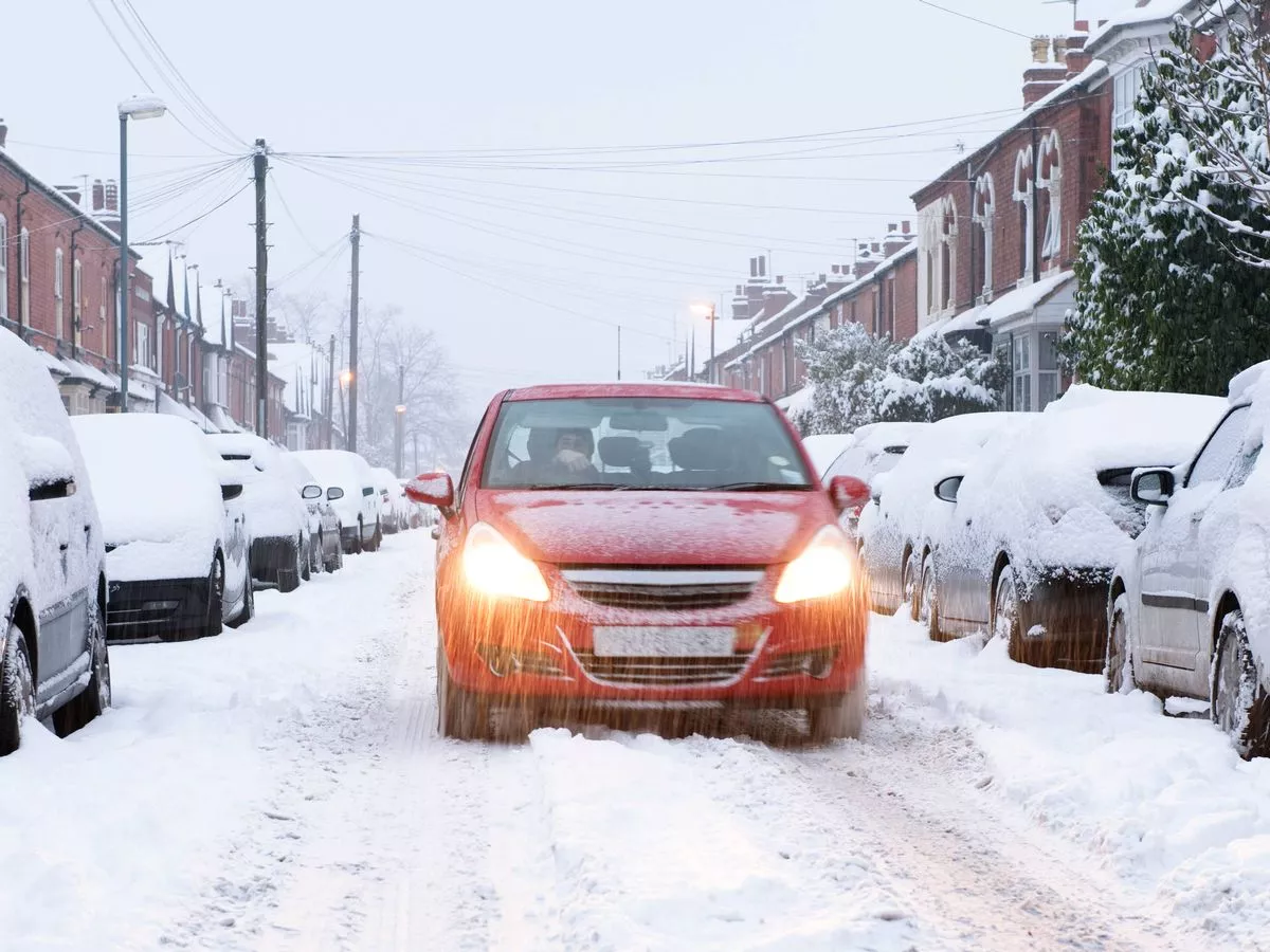 Drivers alerted over little-know winter Highway Code rule as weather worsens
