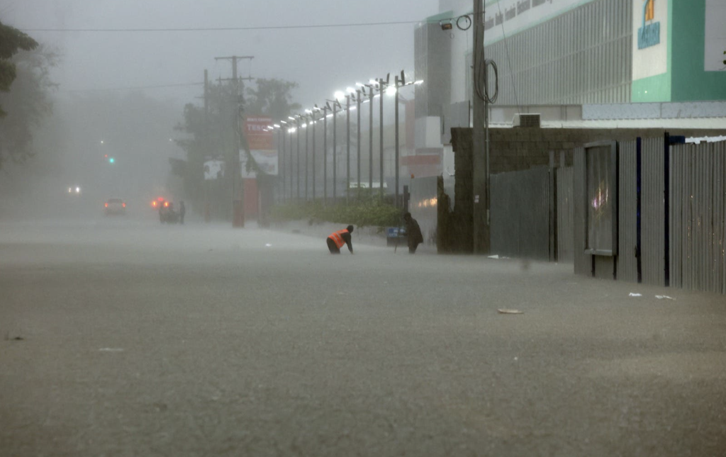 Melissa, the storm that does not want to leave