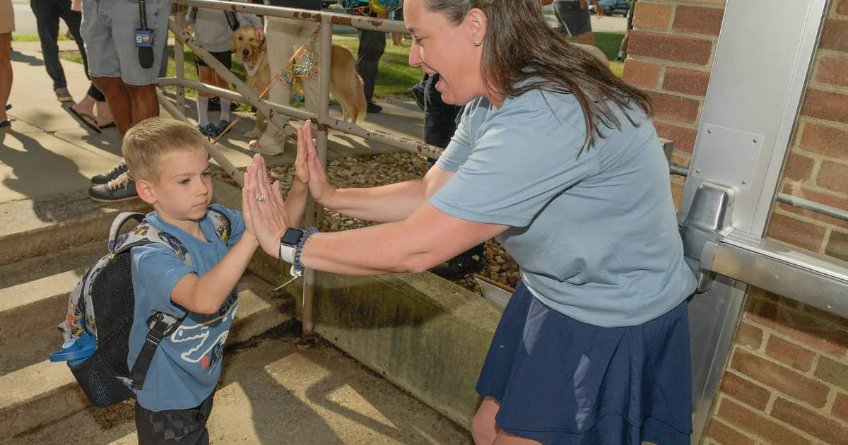 2025 Illinois School Report Card: Graduation rate up, absenteeism down, teacher jobs filled