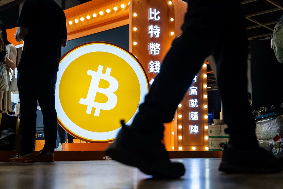 Bitcoin Extends Losses as Powell Cautions Against Rate Cut Bets