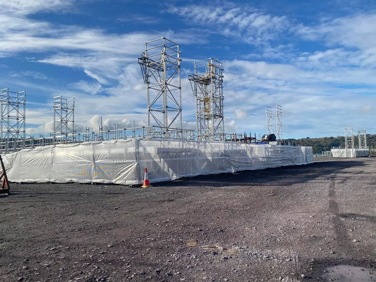 Massive array designed for Menai Suspension Bridge lies unused on dock for months