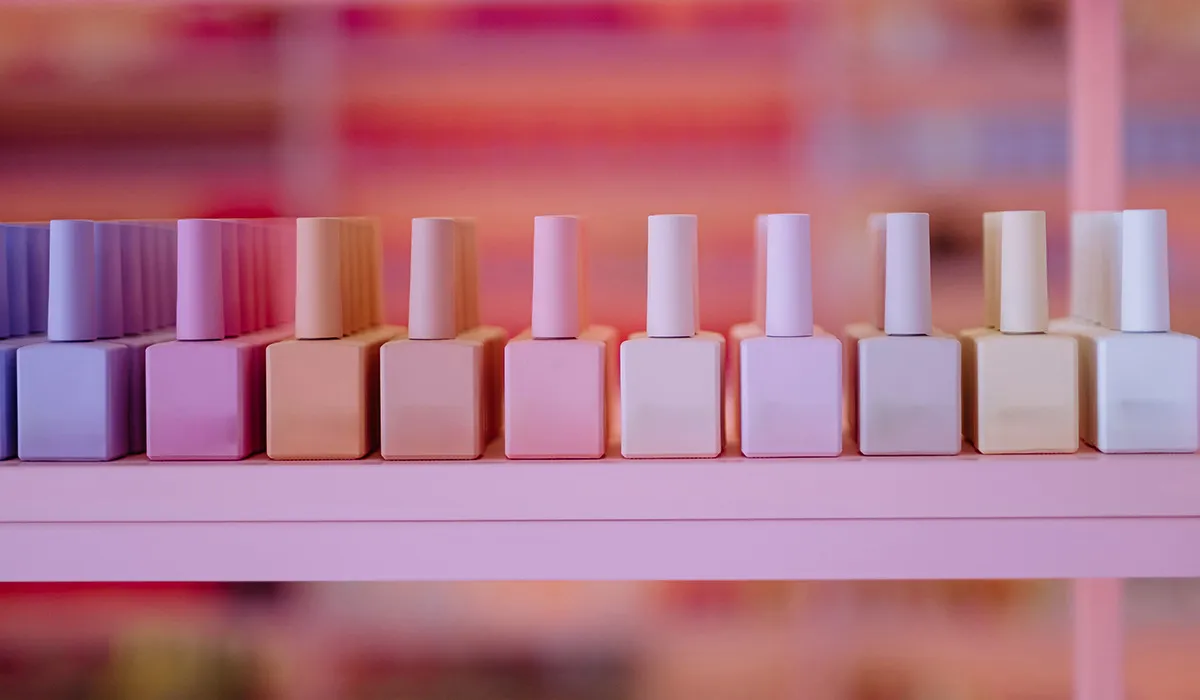 The world's first AI Manicure machine paints perfect gel nails in 100 seconds