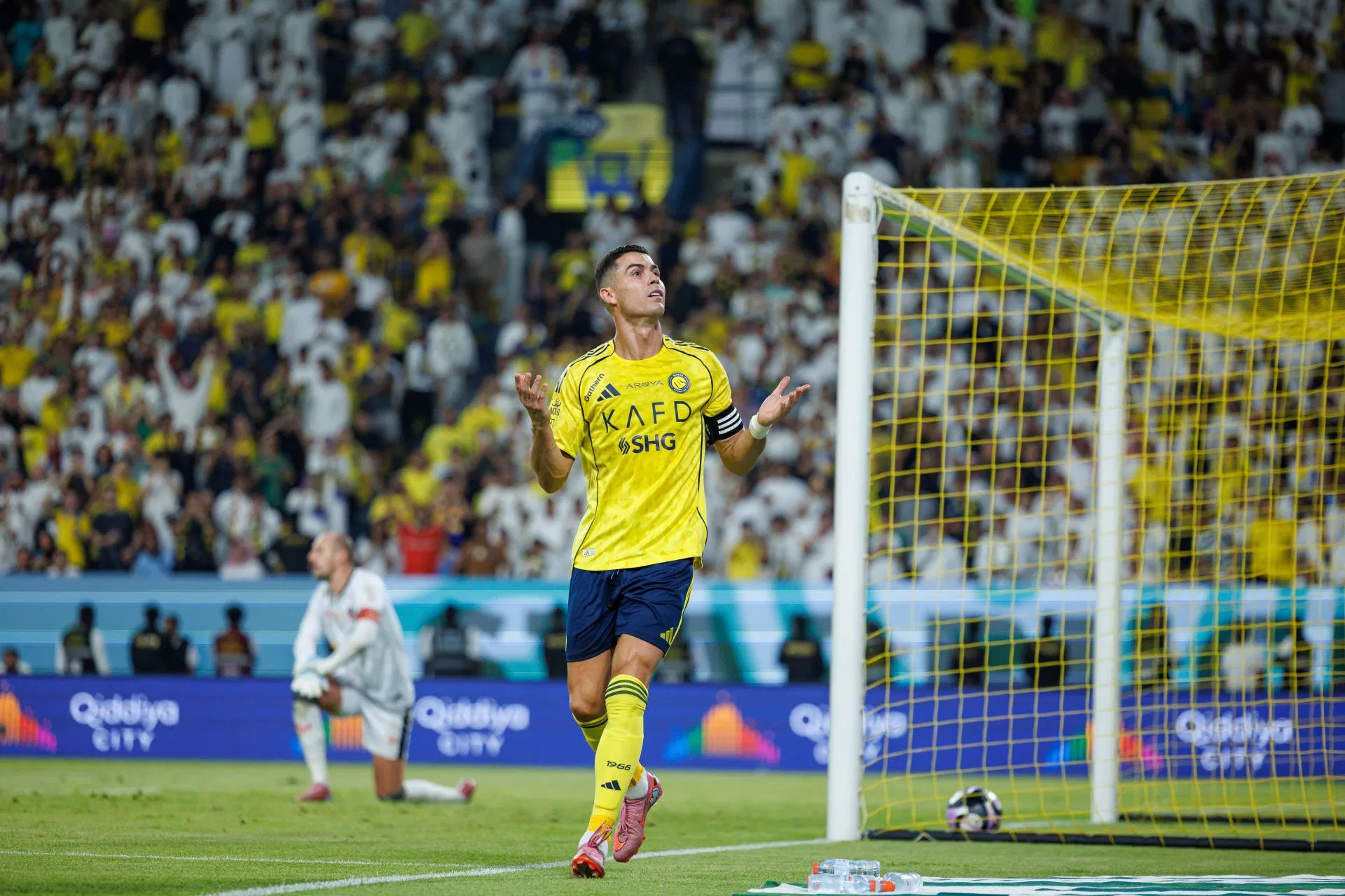 "950 goals?! And people still argue?!" - Manchester United legend reacts as Cristiano Ronaldo reaches milestone in Al-Nassr win