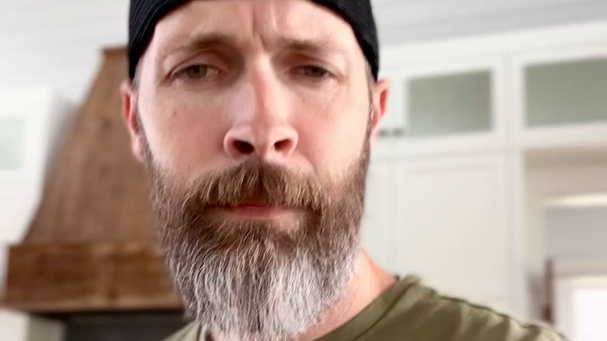 Outraged pastor slams worker at quaint coffee shop for wearing 'sinful' leggings and sports bra in front of kids