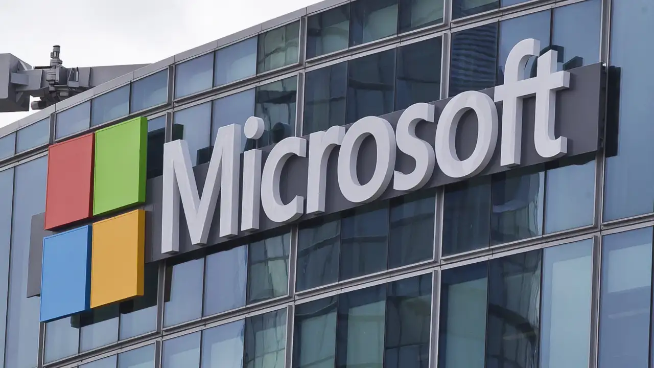 Microsoft Azure Down: Server Outage Impacts Multiple Services Including 365, Teams, Store, Entra